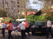 بالصور: إصابة خطيرة لفتاة اثر اطلاق النار على نفسها شرق يافا 